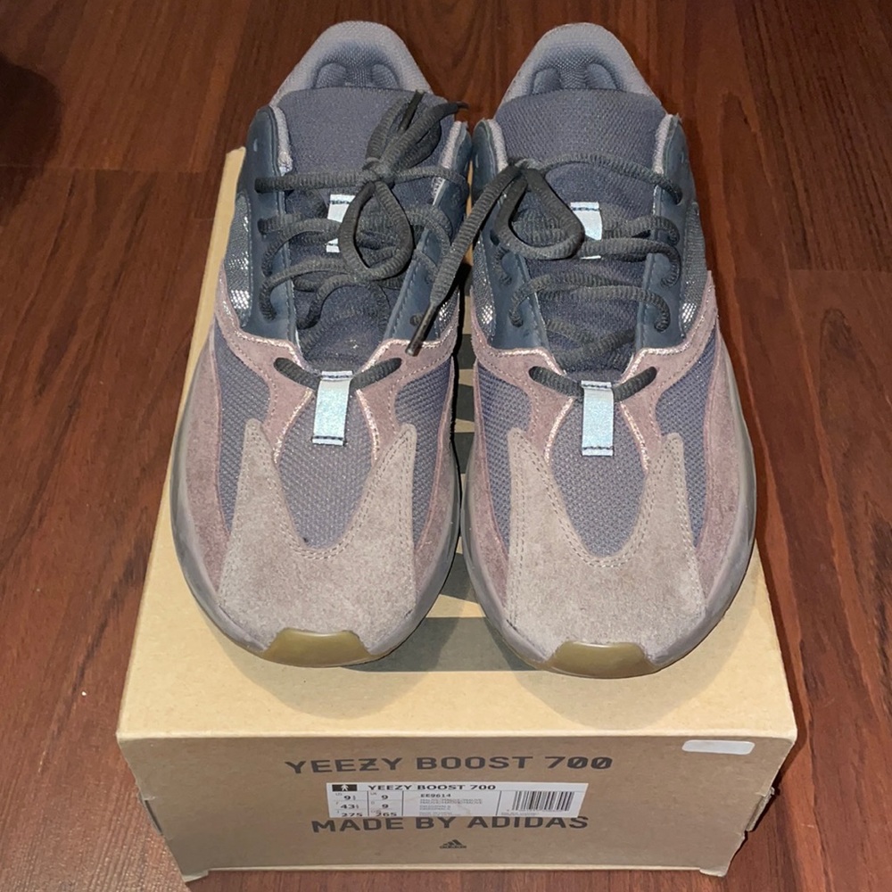 Yeezy boost 700 mauve